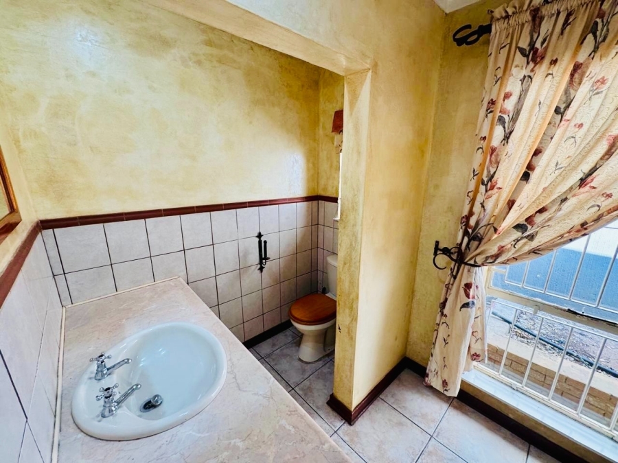 4 Bedroom Property for Sale in Heuwelsig Free State